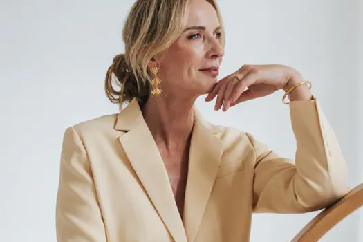 Como usar acessórios para complementar o look profissional