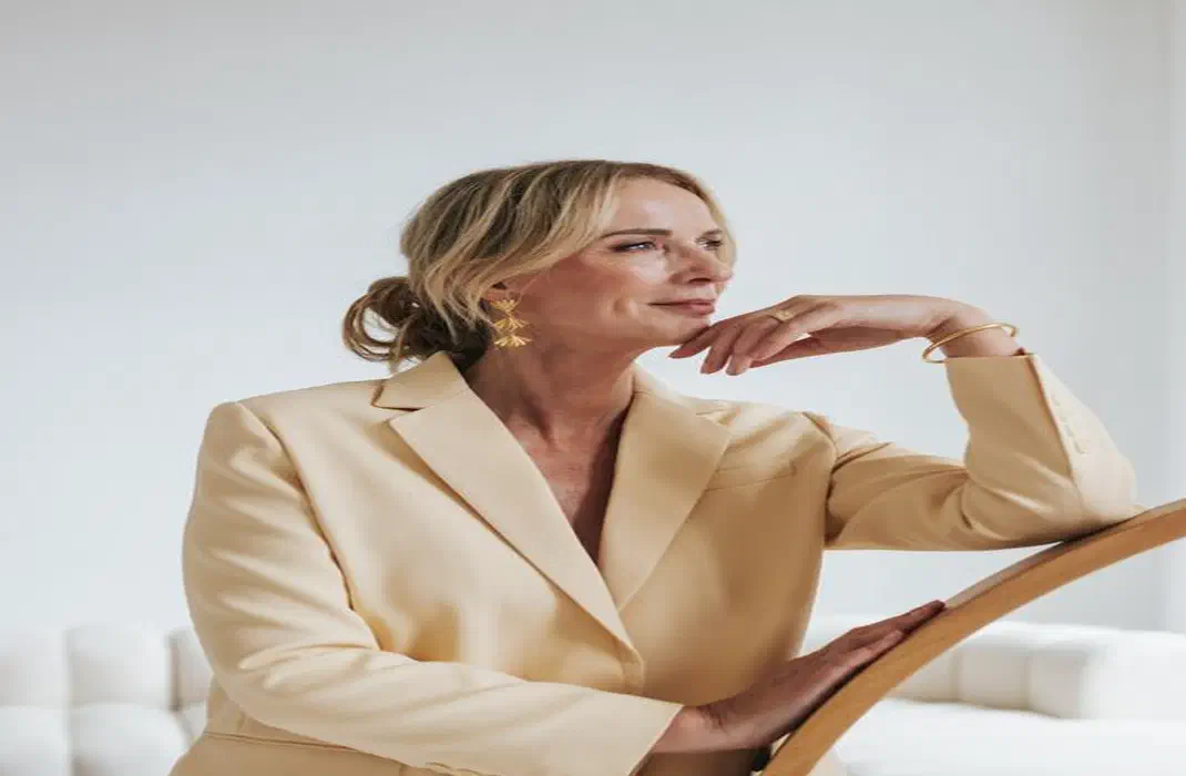 Como usar acessórios para complementar o look profissional