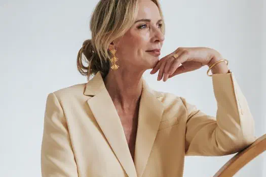 Como usar acessórios para complementar o look profissional