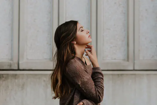 Para as mulheres básicas que desejam ser estilosas